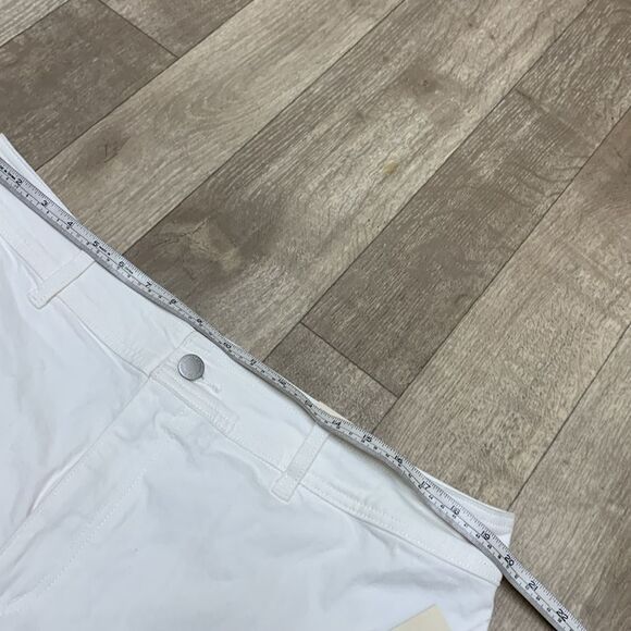 NWT Universal Thread High Rise Wide Leg Comfort Stretch White Ankle Jeans - Picture 4 of 9